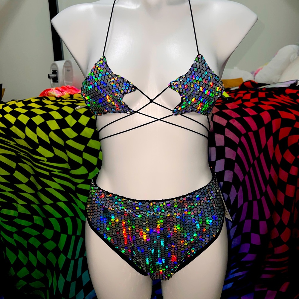 HOLOGRAPHIC STAR TOP AND HI BOTTOMS